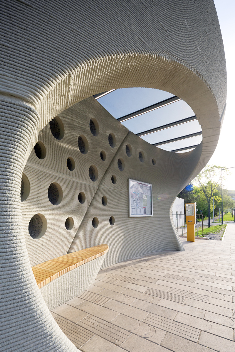 Zastávka MHD Lipského v Dúbravke získala nomináciu na cenách Stavba roka 2025. Je z 3D tlačiarne.